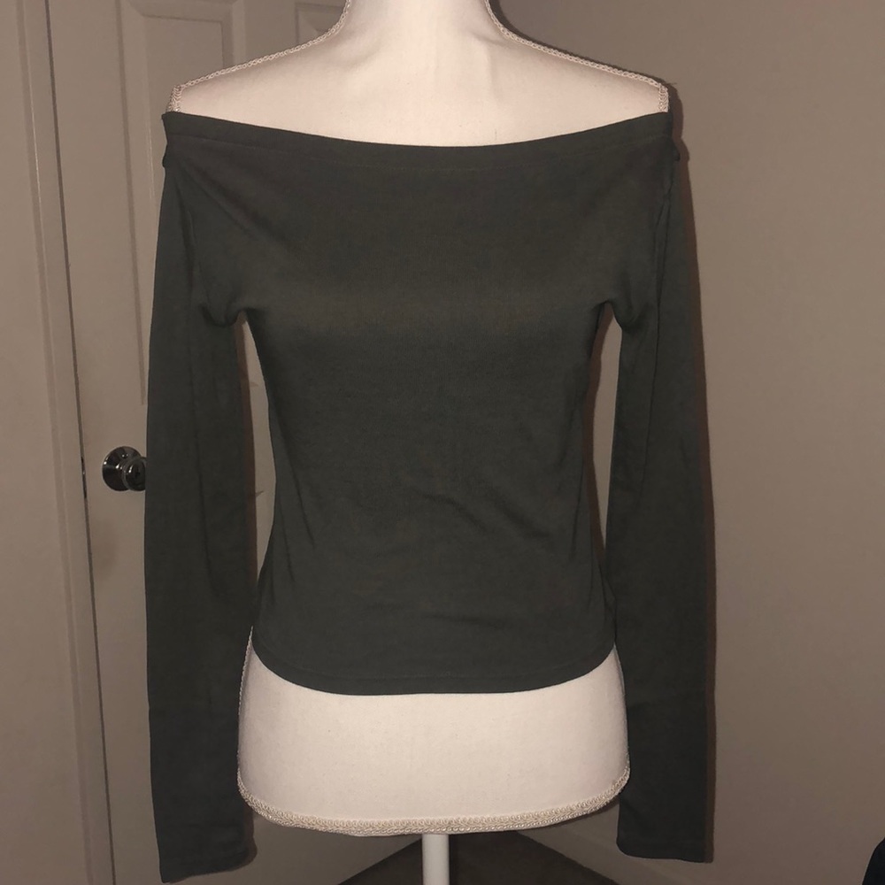 Brandy Melville off the shoulder shirt